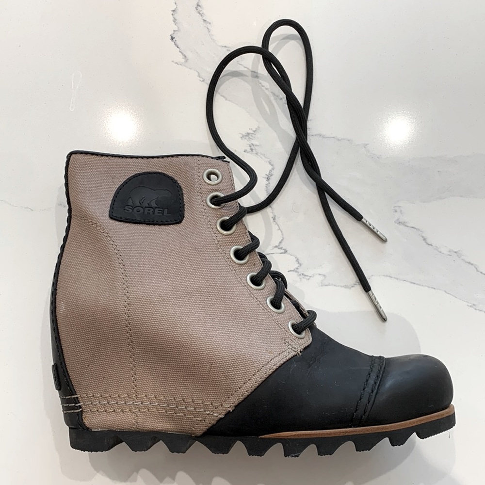 Sorel Women's Black and Tan Boots